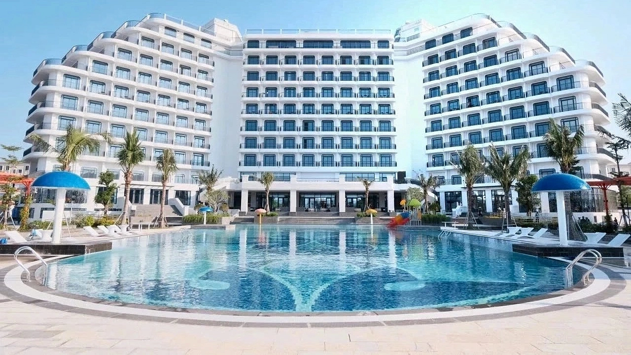 Trà Cổ Long Beach Hotel & Resort Quảng Ninh 2