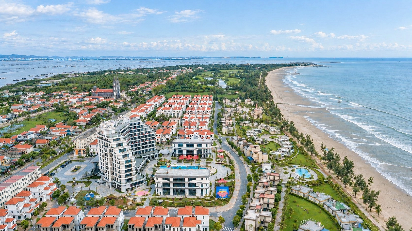 Trà Cổ Long Beach Hotel & Resort Quảng Ninh 7
